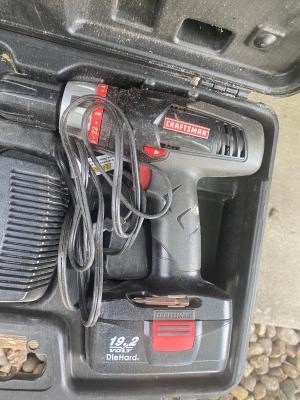CRAFTSMAN 1/2” 19.2V CORDLESS DRILL/DRIVER AND WORK LIGHT