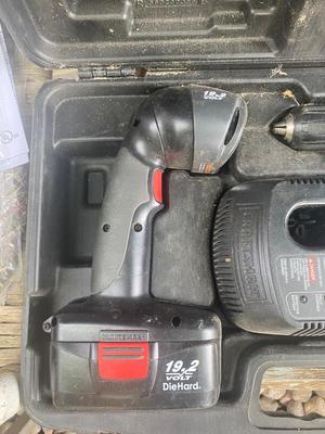 CRAFTSMAN 1/2” 19.2V CORDLESS DRILL/DRIVER AND WORK LIGHT