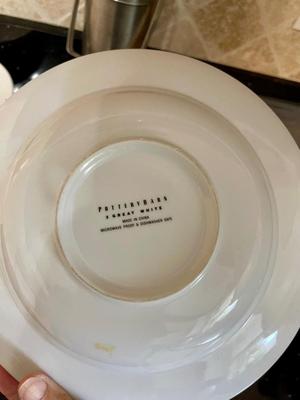 Cabinet 2 plates and bowls