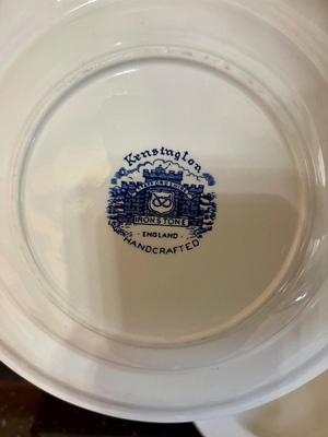 Cabinet 2 plates and bowls