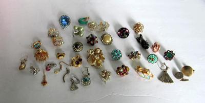 Lot of Vintage Earrings, Singles Only, Read Description