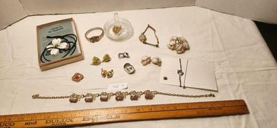 Jewelry lot including one carat emerald and vintage & clip earrings