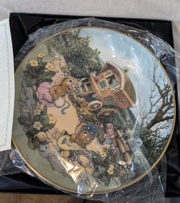 New in Box Pendelfin Plates