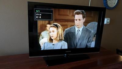 Samsung 37" TV w/ HDTV Antenna