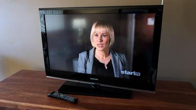 Samsung 37" TV w/ HDTV Antenna