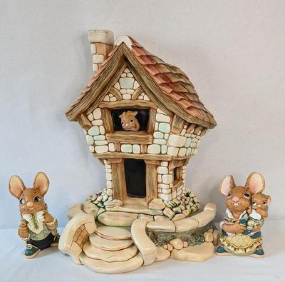 Pendelfin Large House w/ Mother & Father Rabbit