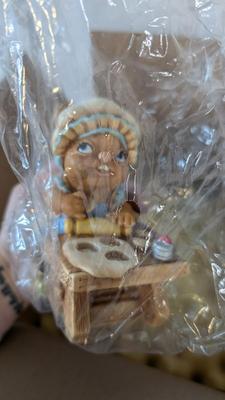 New in Box Pendelfin Family Circle Assortment