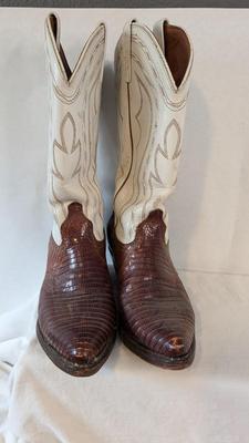 Ladies Closed Toe Shoe and Boot Assortment