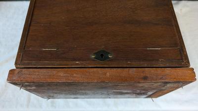 Antique Heterodyne Tube Radio Cabinet