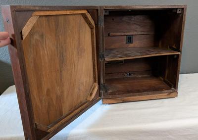 Antique Heterodyne Tube Radio Cabinet