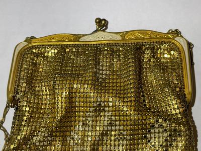 Vintage/Antique Gold-tone Metal Mesh Purse in VG Preowned Condition as Pictured. Neat Piece!