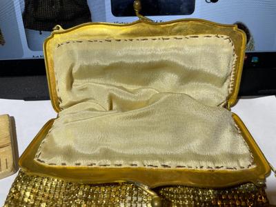 Vintage/Antique Gold-tone Metal Mesh Purse in VG Preowned Condition as Pictured. Neat Piece!