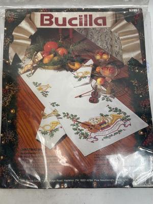 Vintage Bucilla Table Runner Needlepoint Cross-stick Craft Project Christmas Music theme