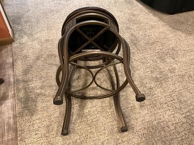 Beautiful Swivel Bar Stools - 5 total