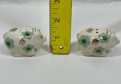 Salt & Pepper Shaker set Pig Figurine chute Porcelain with greeen flowers and gold leaf accents