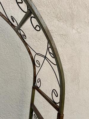 METAL ARCHED ARBOR