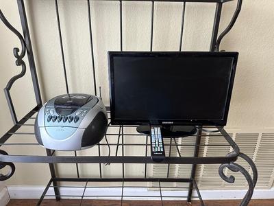 AUDIOVOX CD PLAYER, SAMSUNG 19" TV W/REMOTE AND INSIGNIA DVD PLAYER