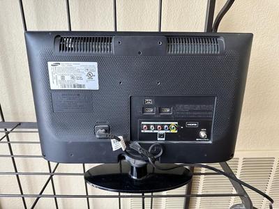 AUDIOVOX CD PLAYER, SAMSUNG 19" TV W/REMOTE AND INSIGNIA DVD PLAYER