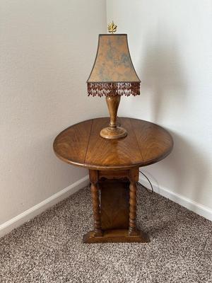 SIDE TABLE AND TABLE LAMP