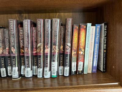 AN ASSORTMENT OF BOOKS (1)