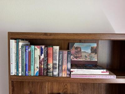 AN ASSORTMENT OF BOOKS (6)