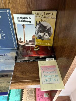 AN ASSORTMENT OF BOOKS (7)