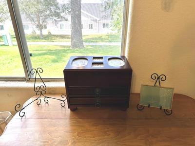 PHOTO CHEST AND DISPLAY PLUS PLATE HOLDERS