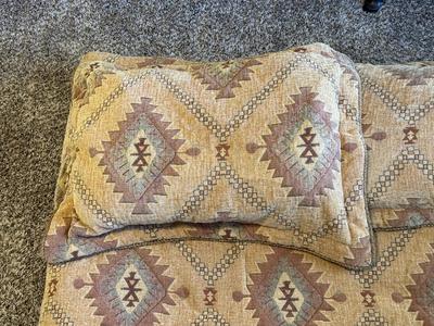 THICK QUEEN SIZE COMFORTER AND PILLOW SHAMS