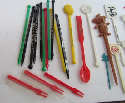 Lot of Vintage Plastic Swizzle Sticks/Stirrers
