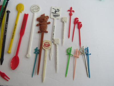 Lot of Vintage Plastic Swizzle Sticks/Stirrers