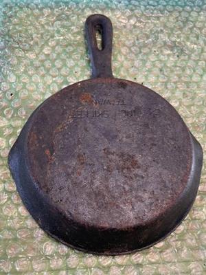 Antique Folk Art Painted 6.5" Skillet Pan of Stable by Donna Keen Artist in Good Condition Preowned from an Estate Cleanout.