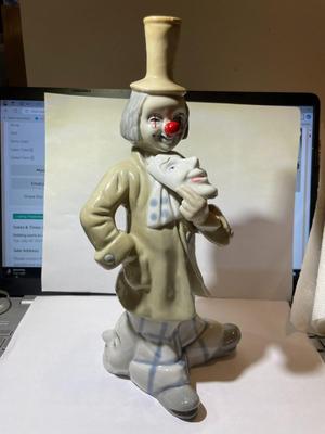 Vintage Mid-Century Modern Toma Imports Ceramic/Porcelain Clown Figurine 10.5" Tall in VG Preowned Condition.