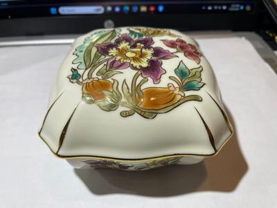 Vintage Zsolnay Porcelain Jewelry/Trinket Box 4 1/4" Hand-painted in VG Preowned Condition.