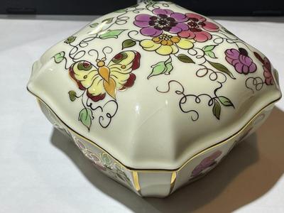 Vintage Zsolnay Porcelain Jewelry/Trinket Box 4 1/4" Hand-painted in VG Preowned Condition.