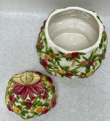 Royal Albert Tree Treat / Cookie Jar Seasons Of Color Christmas 2002 -Holidays