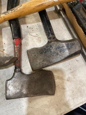S116-Hammers and hatchets +