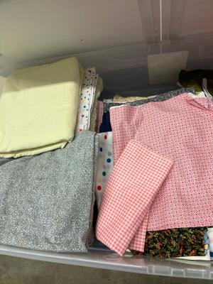 R7-under the bed storage unit with fabric contents