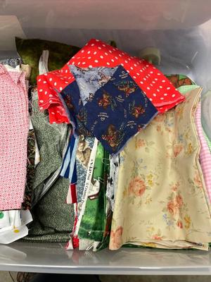 R7-under the bed storage unit with fabric contents