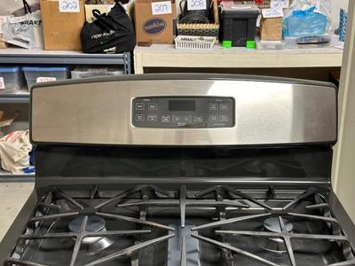 LIKE NEW GE GAS RANGE
