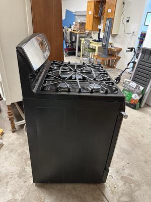 LIKE NEW GE GAS RANGE