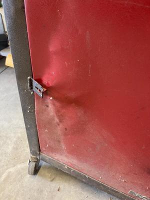 Z53-Small tool chest with flat of Tools