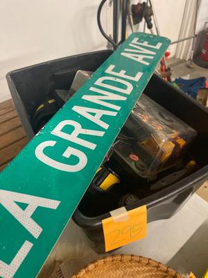Z95-Sign plus tote with contents