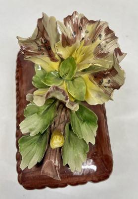 Small porcelain Capodimonte Figurine basket with flowers
