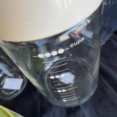 Pyrex and other kitchen items
