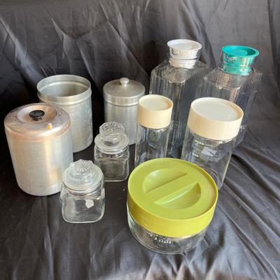 Pyrex and other kitchen items