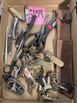 S159-Pocket Knives, keys etc