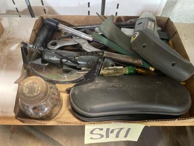 S171-Flat of garage items