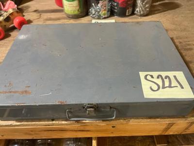 S221-Organizer and contents