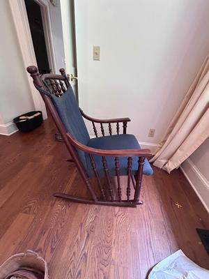Cushioned Rocker (D-BB)
