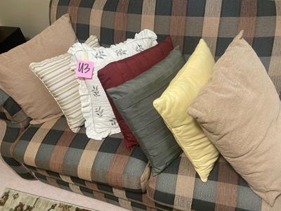 U3-Throw Pillows